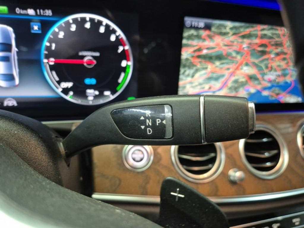 Mercedes Benz E class - Vista 8