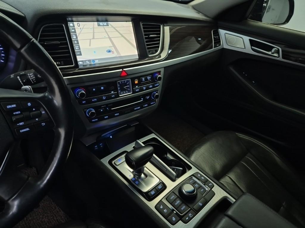 Genesis G80 - Vista 10