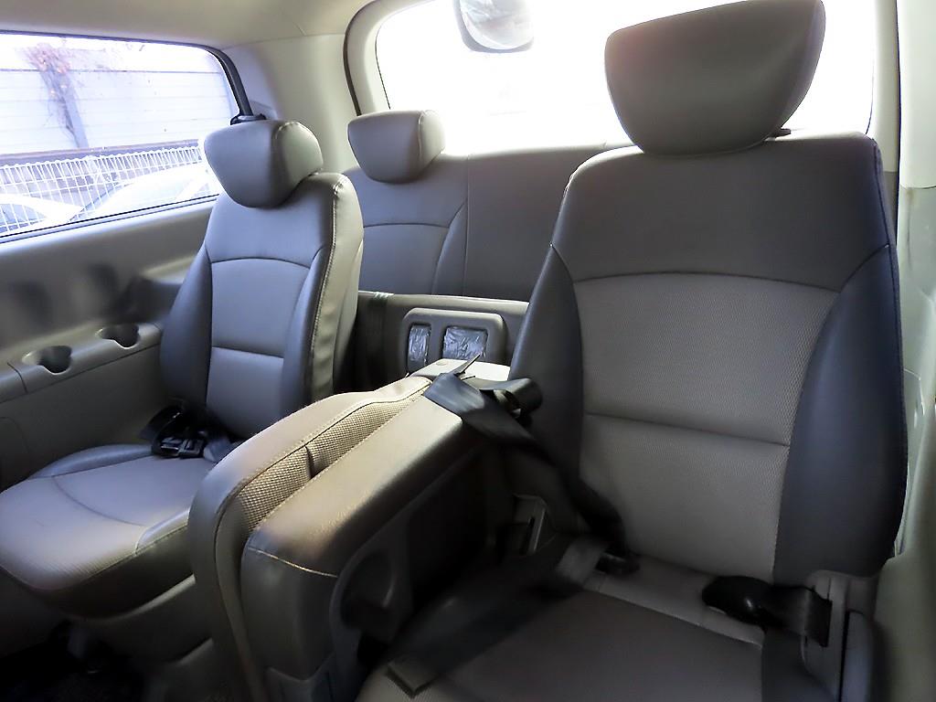 HYUNDAI Starex - Vista 7