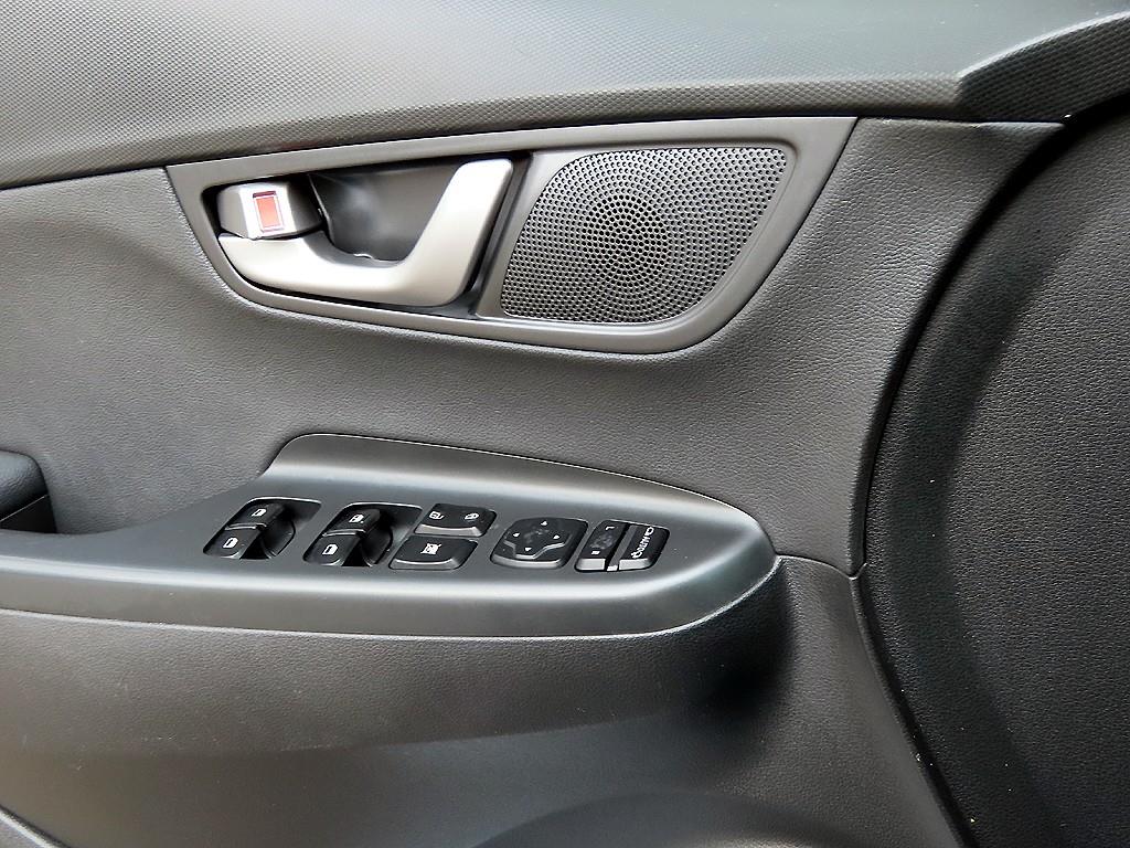 HYUNDAI Kona - Vista 11