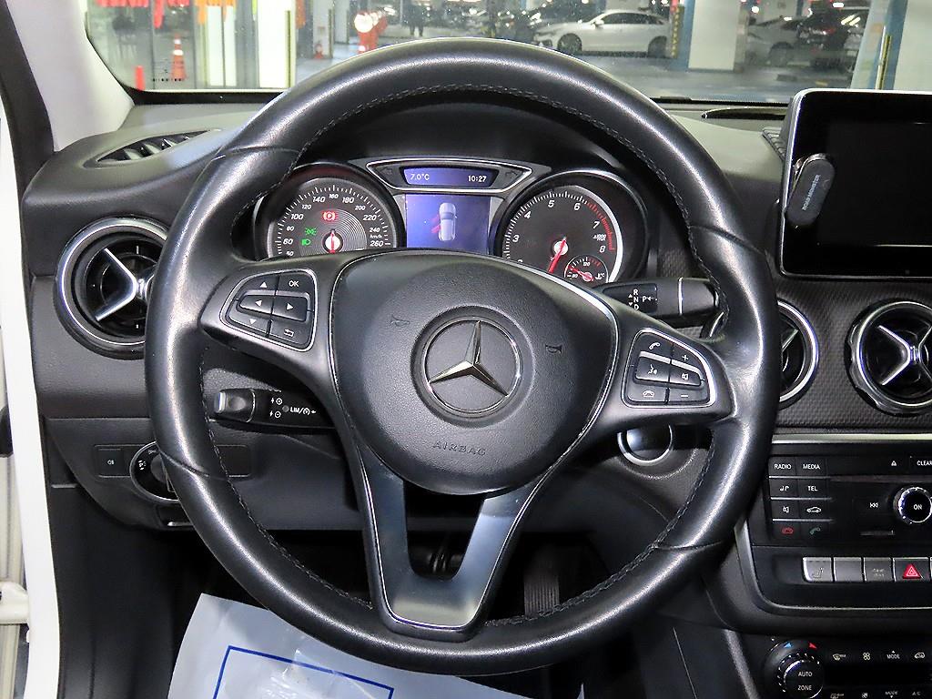 Mercedes Benz GLA Class - Vista 8