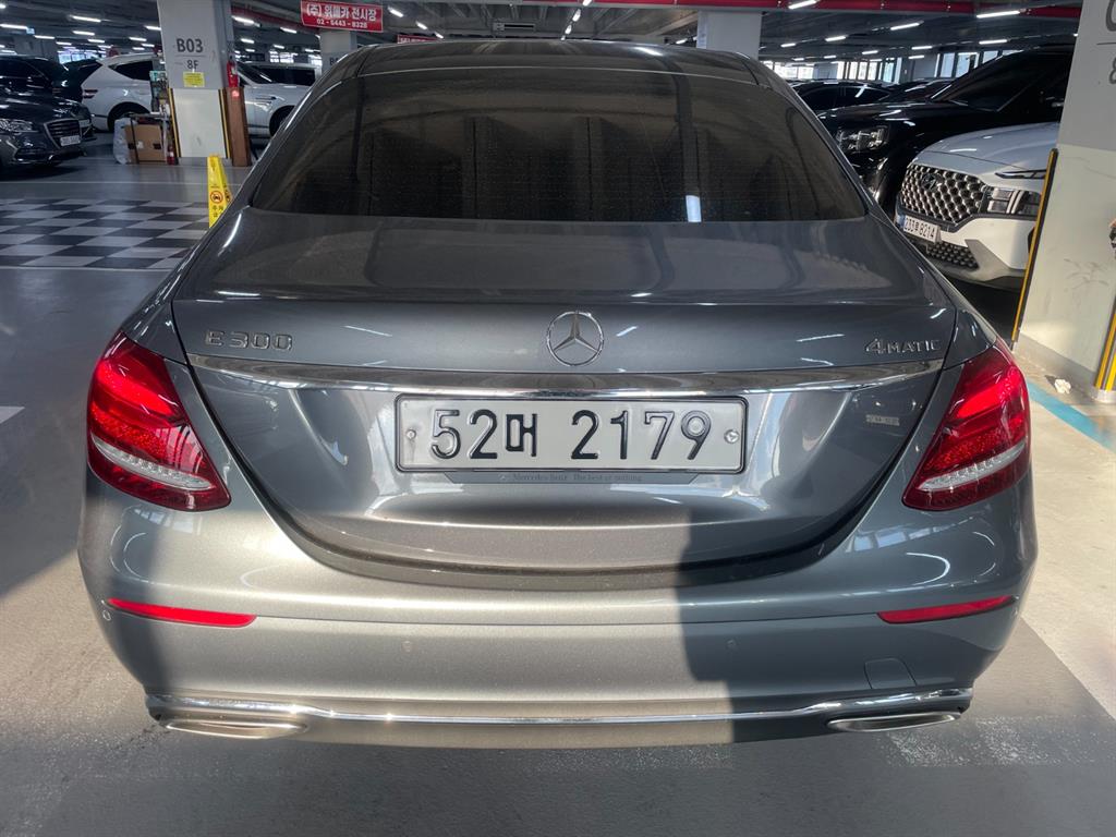 Mercedes Benz E class - Vista 4