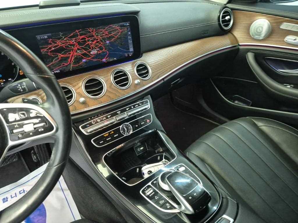 Mercedes Benz E class - Vista 10