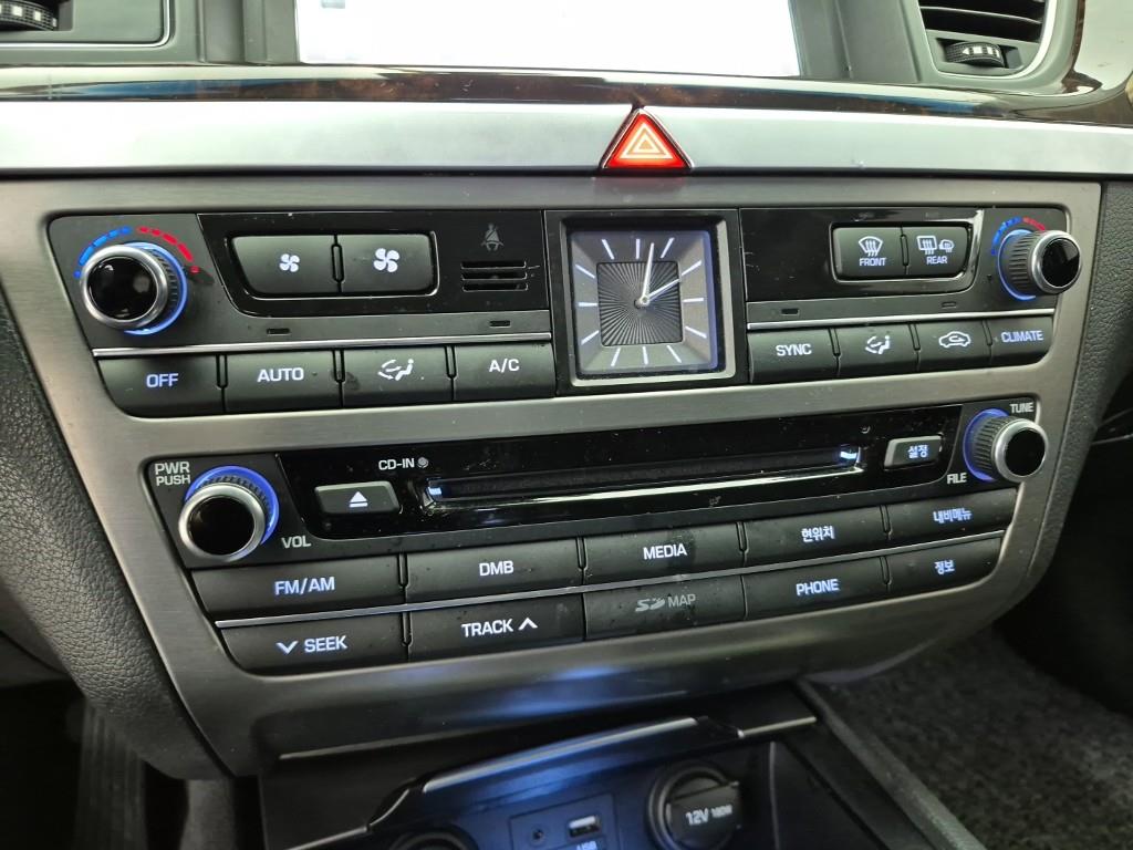 HYUNDAI Genesis - Vista 10