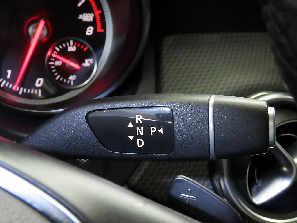 Mercedes Benz GLA Class - Vista 12