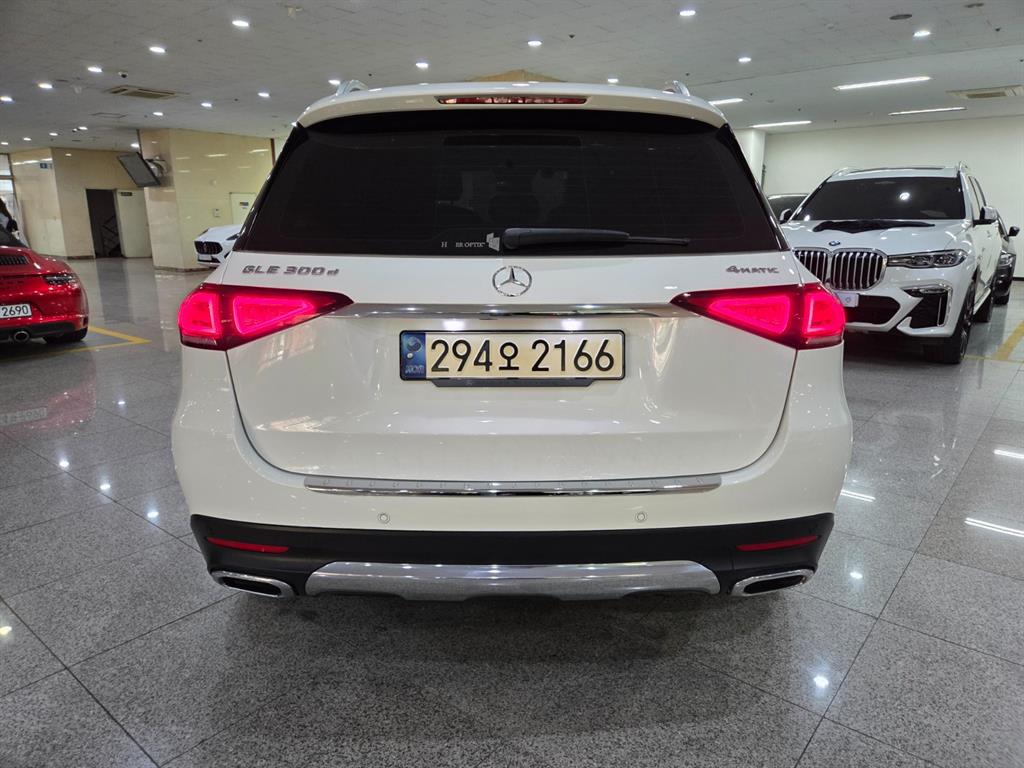 Mercedes Benz GLE Class - Vista 4