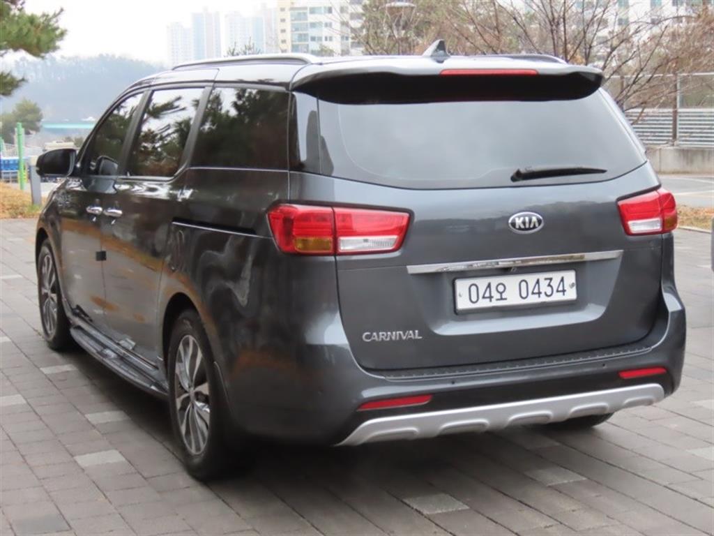 KIA Carnival - Vista 7