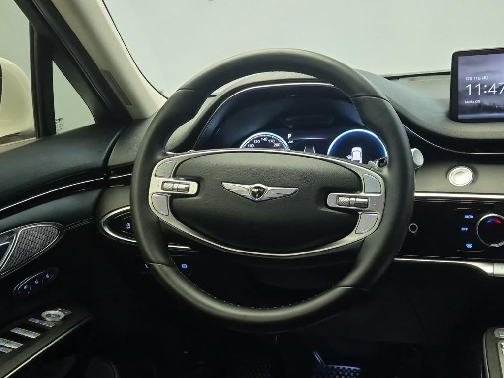 Genesis GV70 - Vista 9