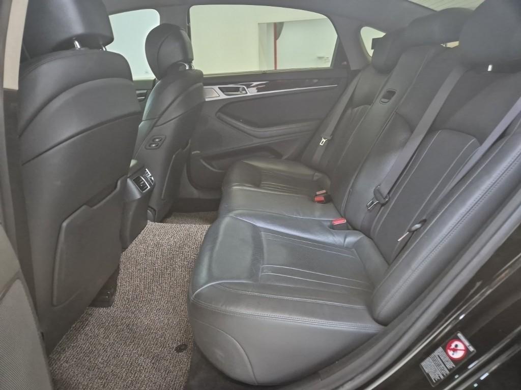 Genesis G80 - Vista 12