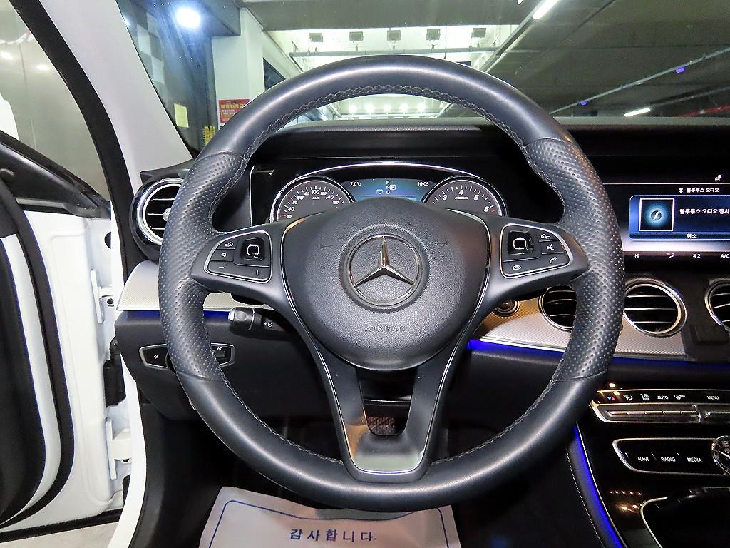 Mercedes Benz E class - Vista 8