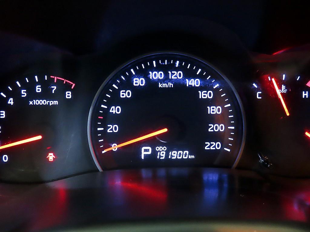 KIA Carnival - Vista 9