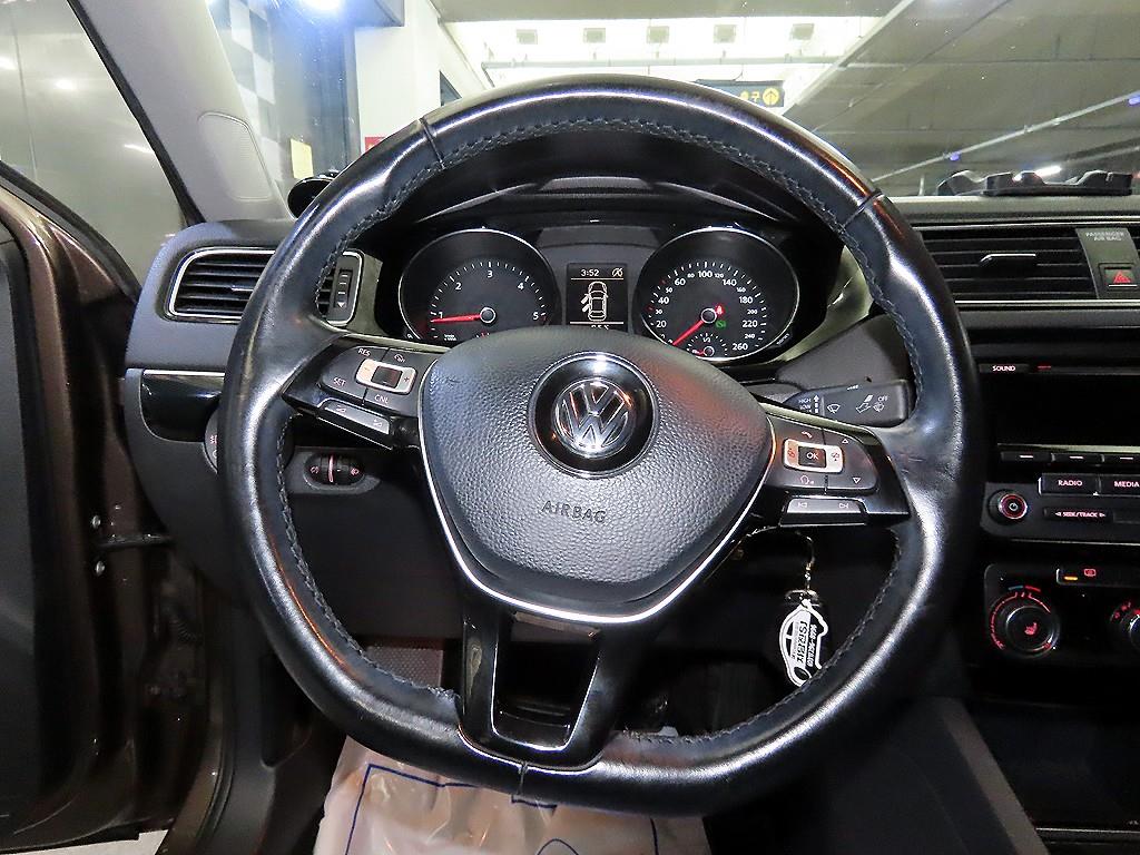 Volkswagen Jetta - Vista 8