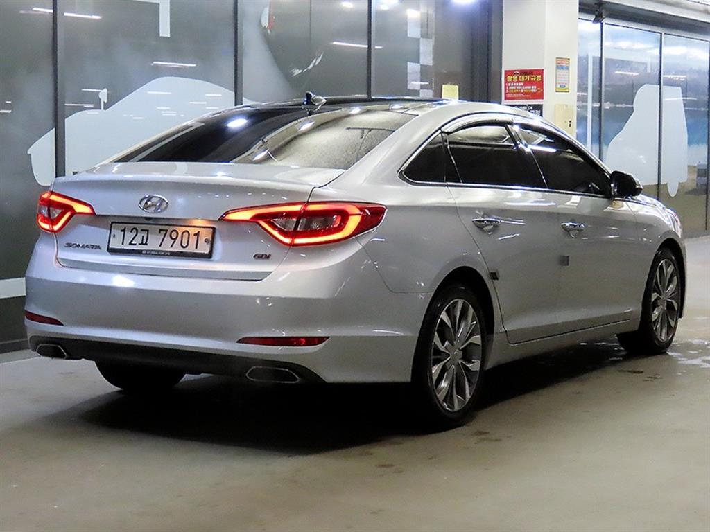 HYUNDAI Sonata - Vista 4