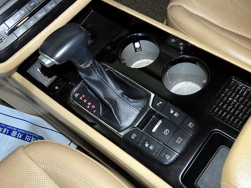 KIA Carnival - Vista 12