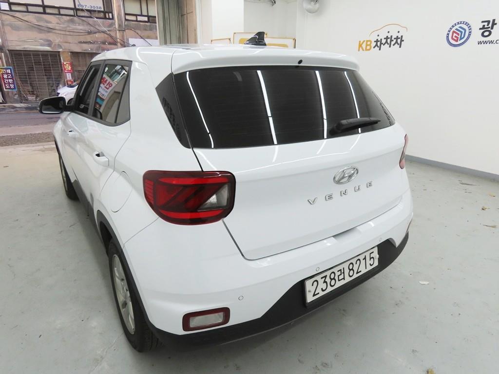 HYUNDAI Venue - Vista 4