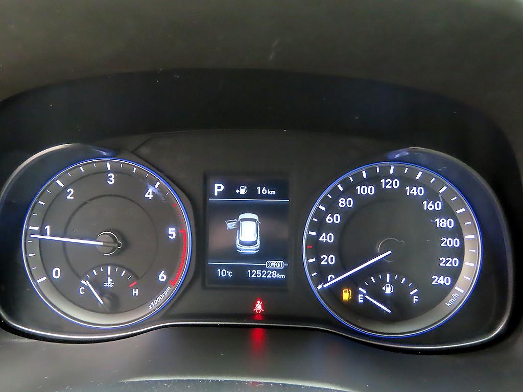 HYUNDAI Kona - Vista 9