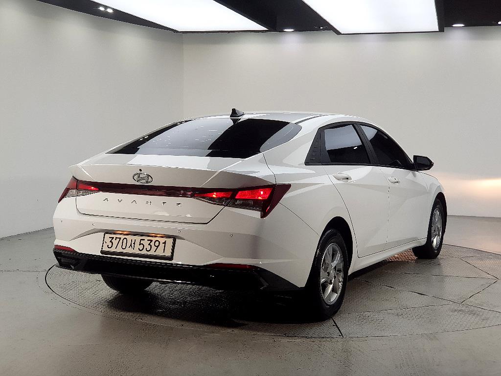 HYUNDAI Avante - Vista 4