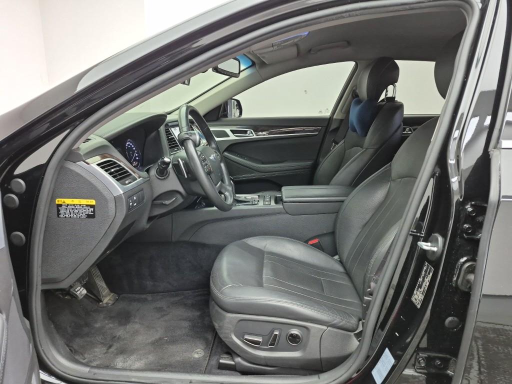 HYUNDAI Genesis - Vista 11