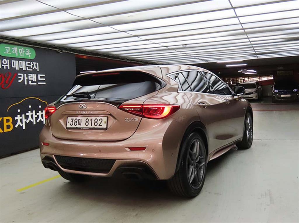 Infiniti Q - Vista 4