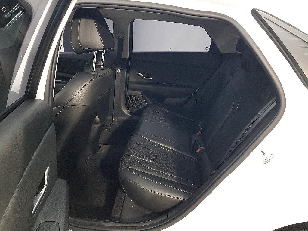 HYUNDAI Avante - Vista 9