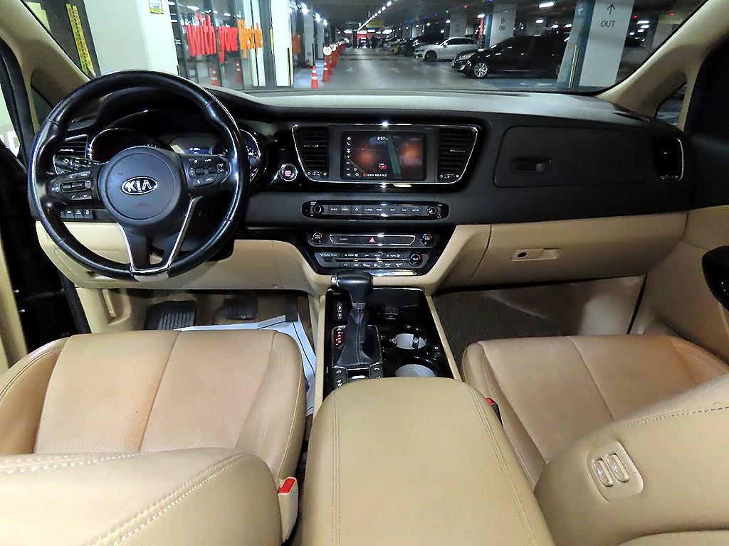 KIA Carnival - Vista 10