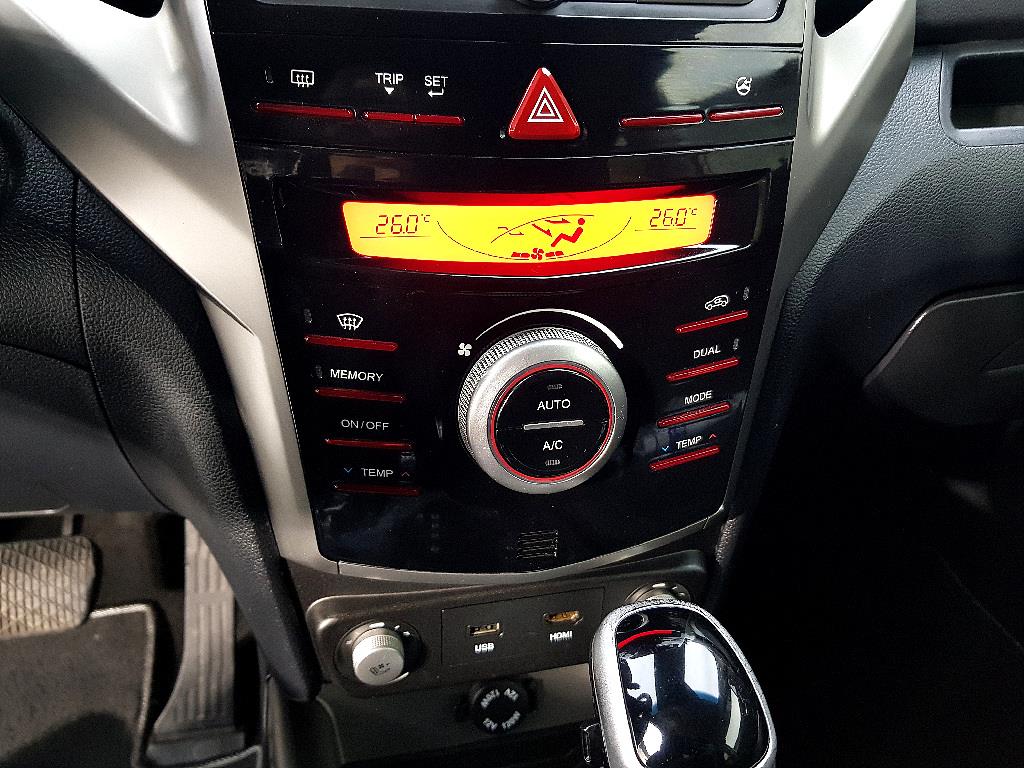 Ssangyong Tivoli 2016 Blanco - Importación desde Corea - HF Imports Iquique - Foto 13