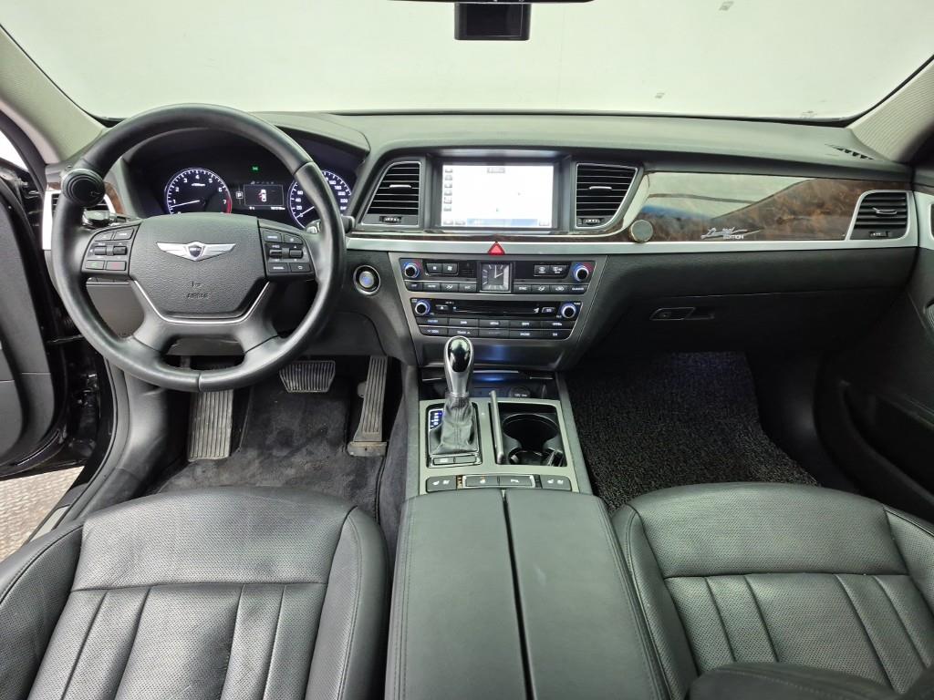 HYUNDAI Genesis - Vista 5