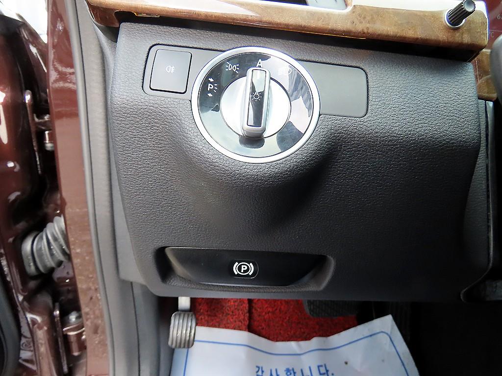 Mercedes Benz E class 2011 Café - Importación desde Corea - HF Imports Iquique - Foto 13