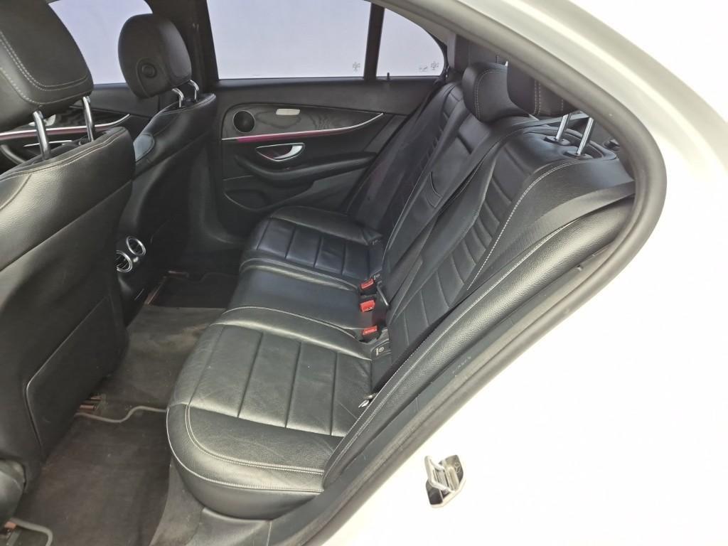 Mercedes Benz E class - Vista 12