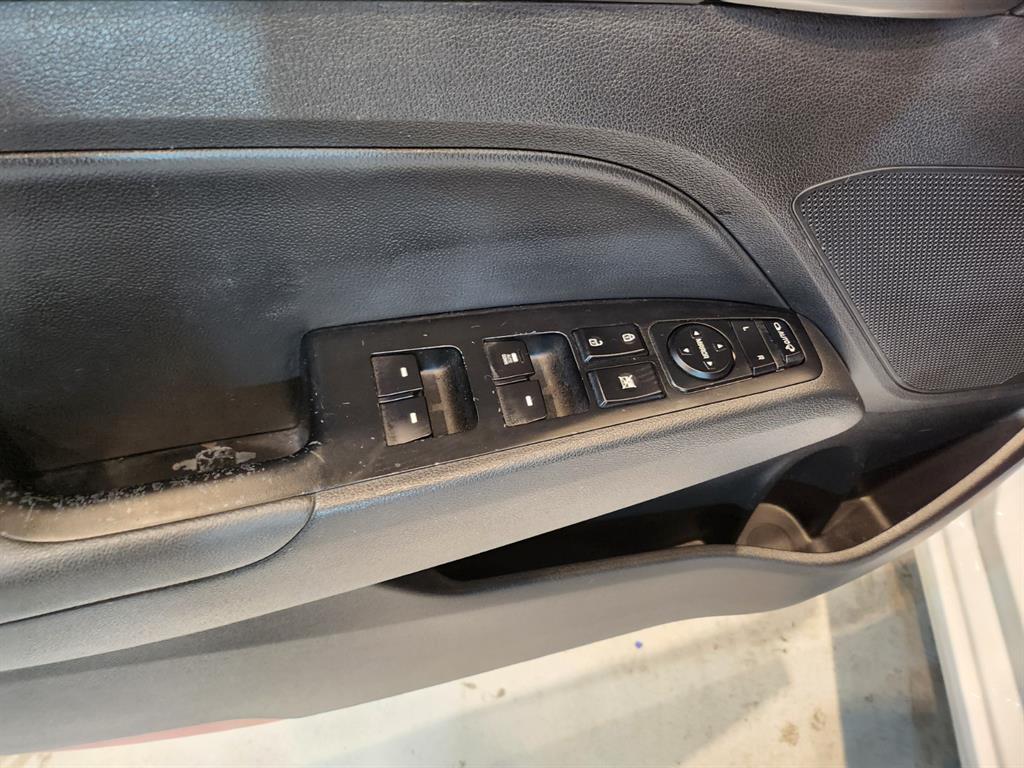 HYUNDAI Avante - Vista 10