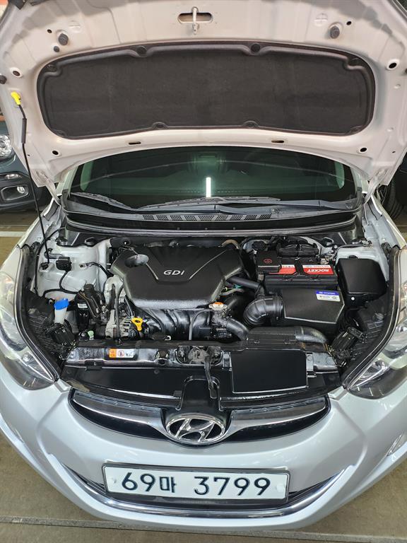 HYUNDAI Avante - Vista 6