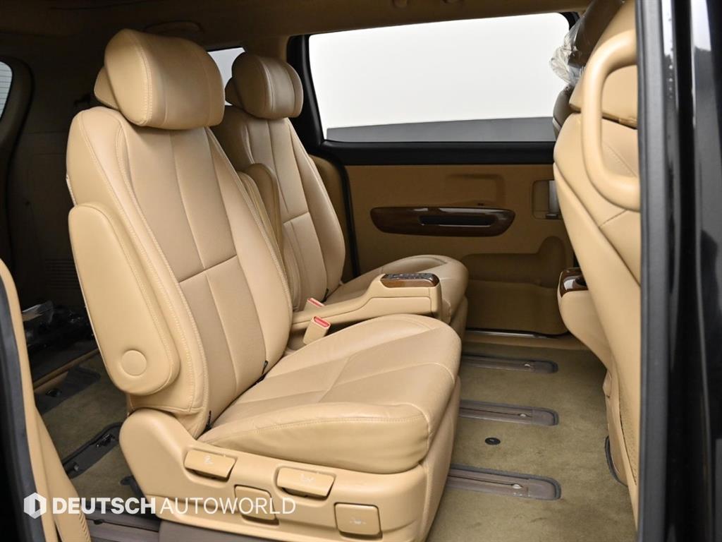 KIA Carnival - Vista 12