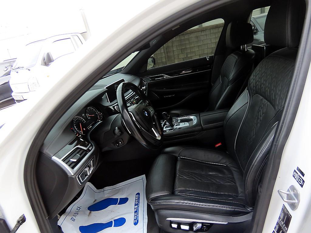 BMW 7 Series - Vista 5