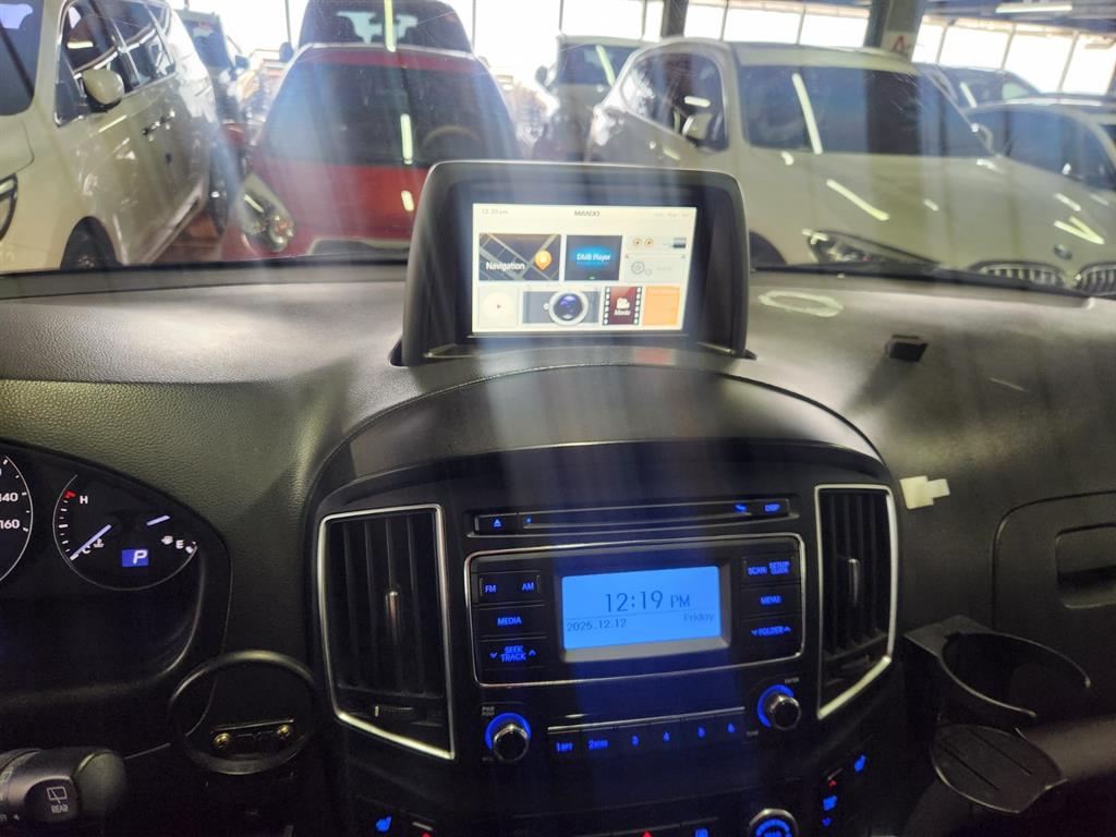 HYUNDAI Starex - Vista 10