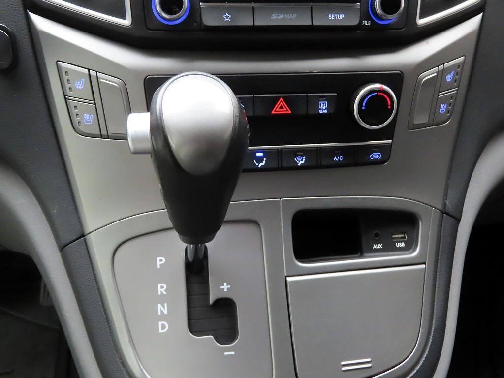 HYUNDAI Starex - Vista 10