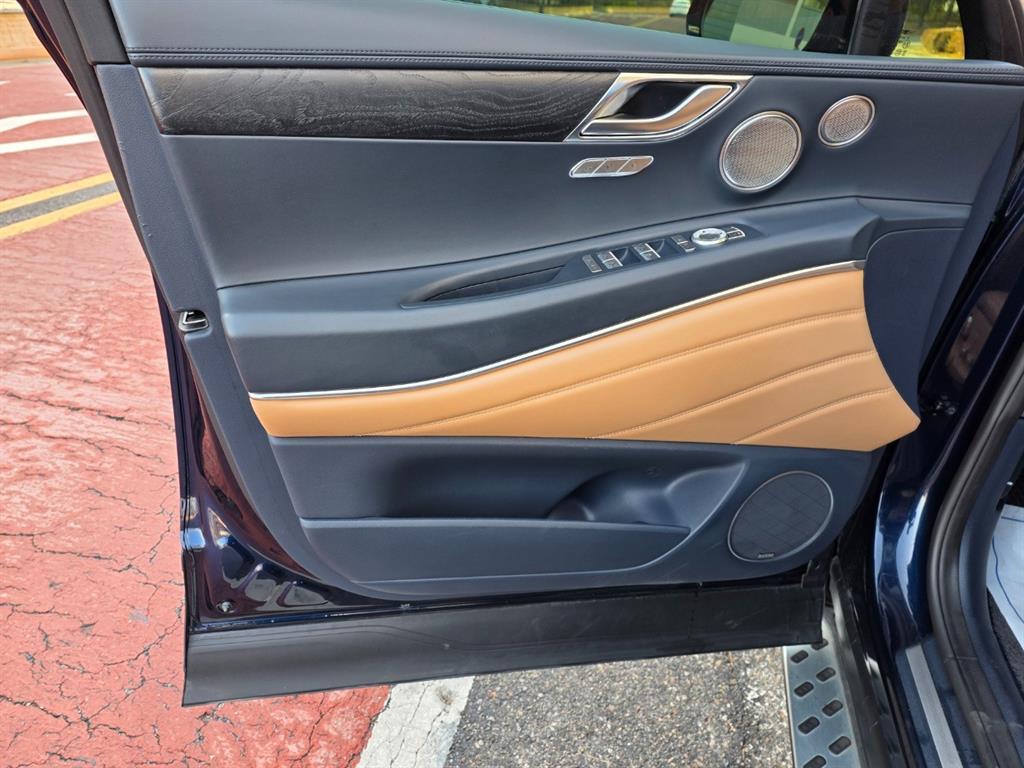 Genesis GV80 - Vista 9