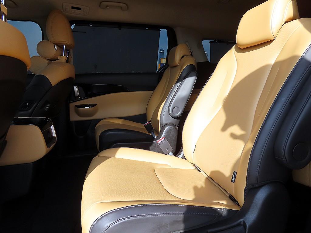 KIA Carnival - Vista 6