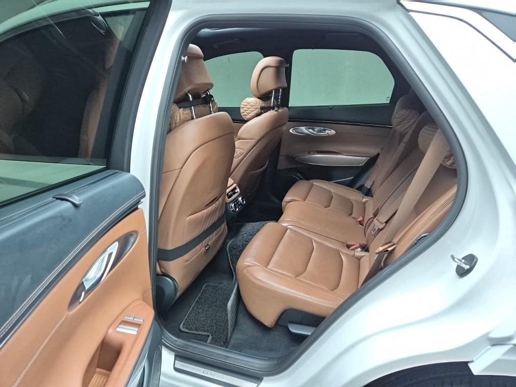 Genesis GV70 - Vista 12