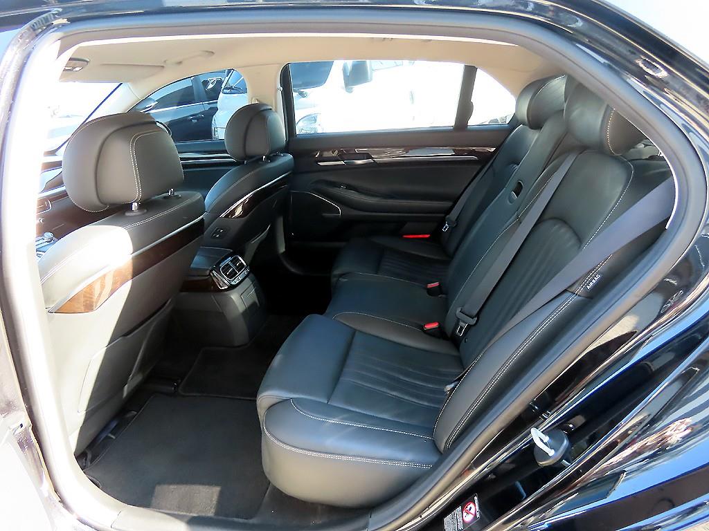 Genesis G90 - Vista 6