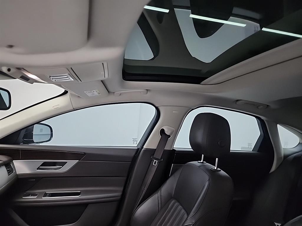 Jaguar XF 2017 Negro - Importación desde Corea - HF Imports Iquique - Foto 13
