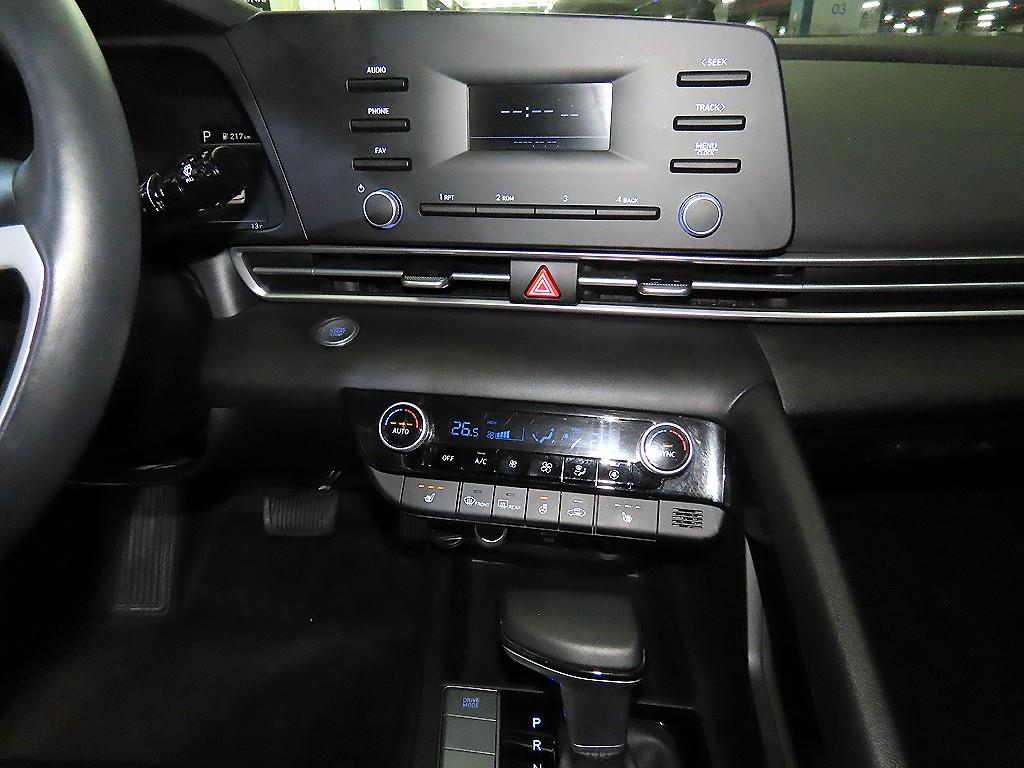 HYUNDAI Avante - Vista 11