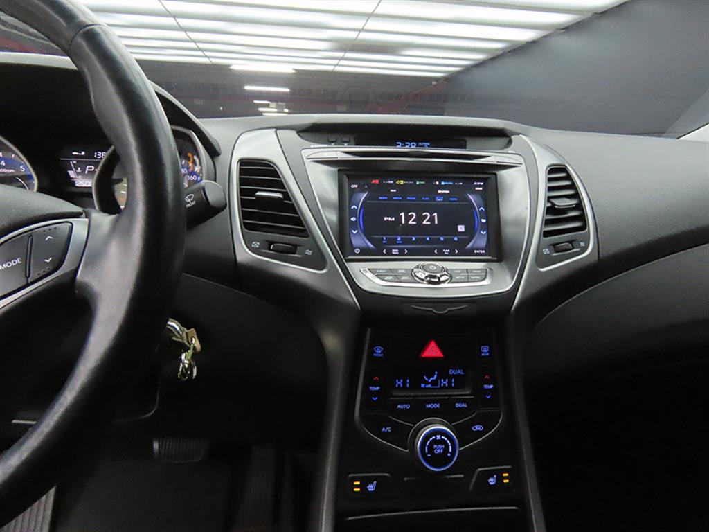 HYUNDAI Avante - Vista 10