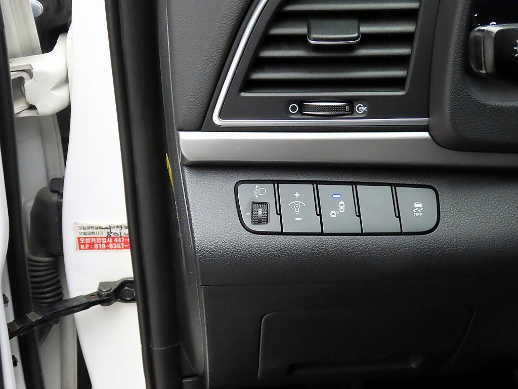 HYUNDAI Avante - Vista 12