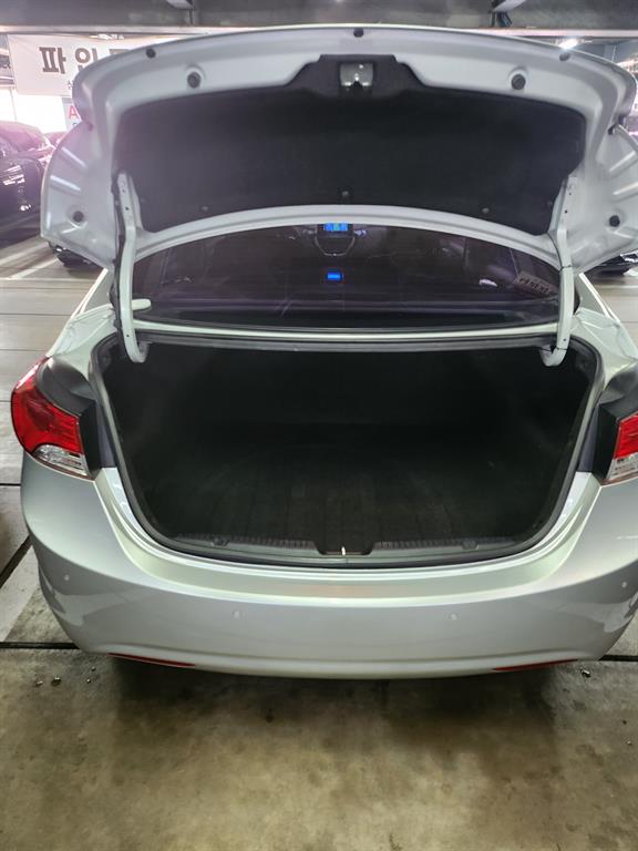 HYUNDAI Avante - Vista 7