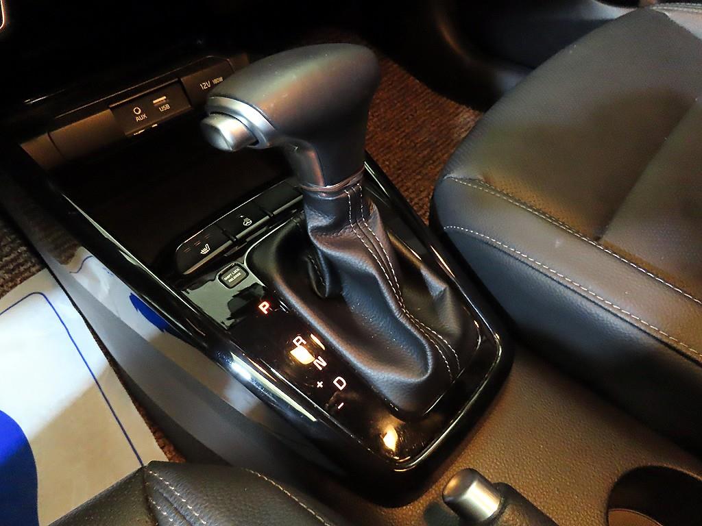 KIA Stonic - Vista 12