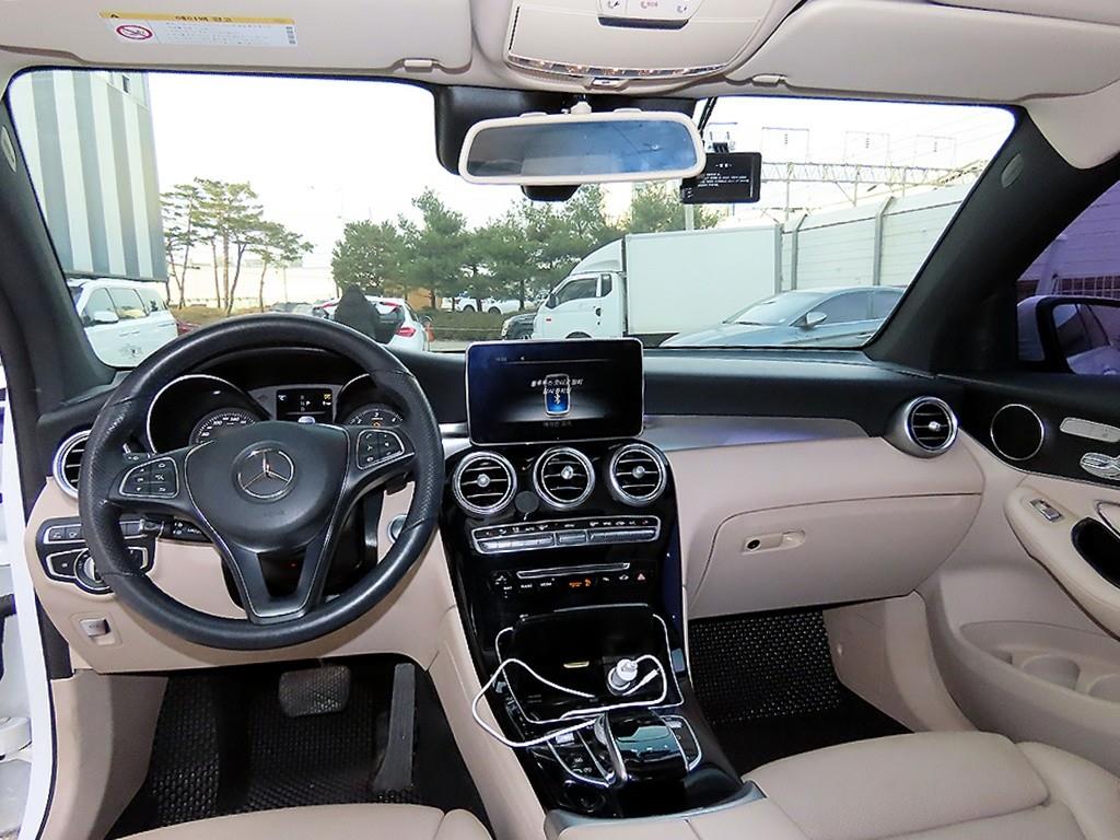 Mercedes Benz GLC Class - Vista 7