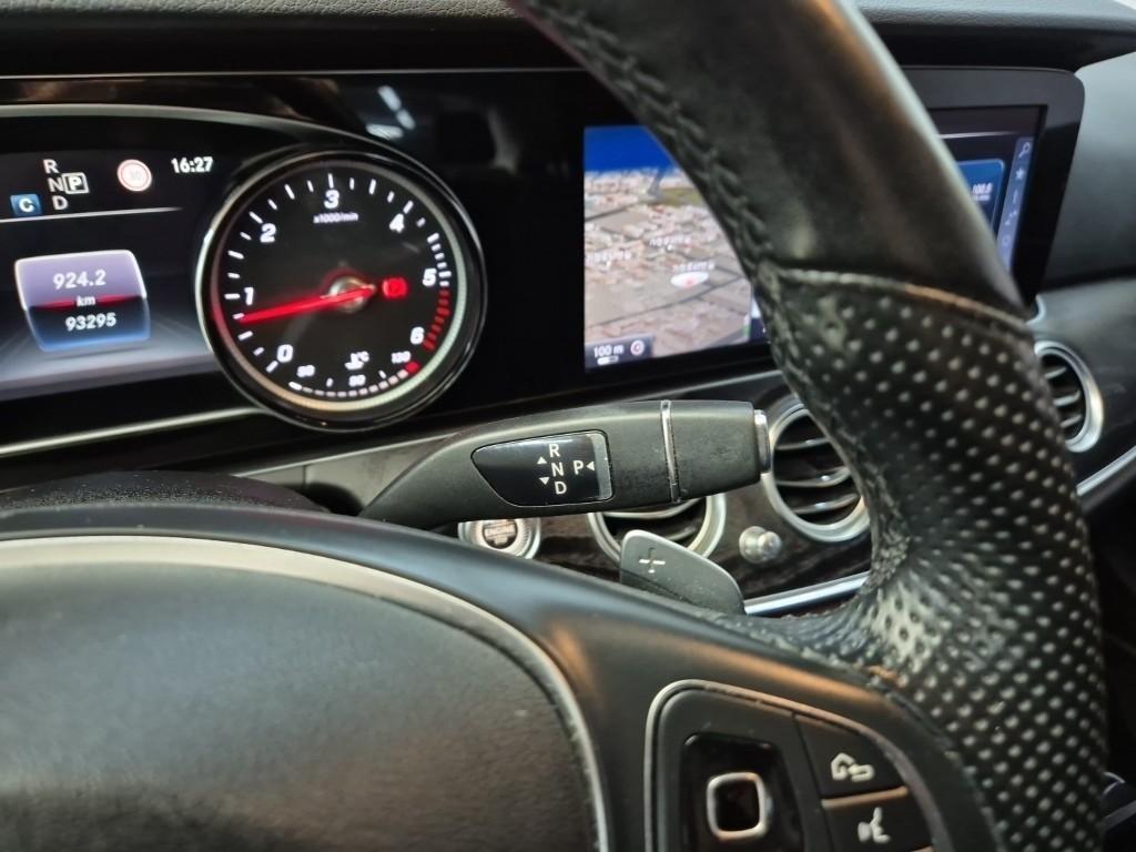 Mercedes Benz E class - Vista 8