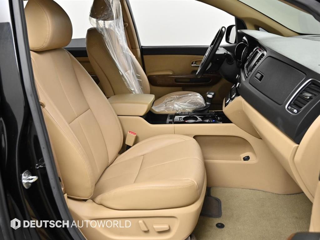 KIA Carnival - Vista 10