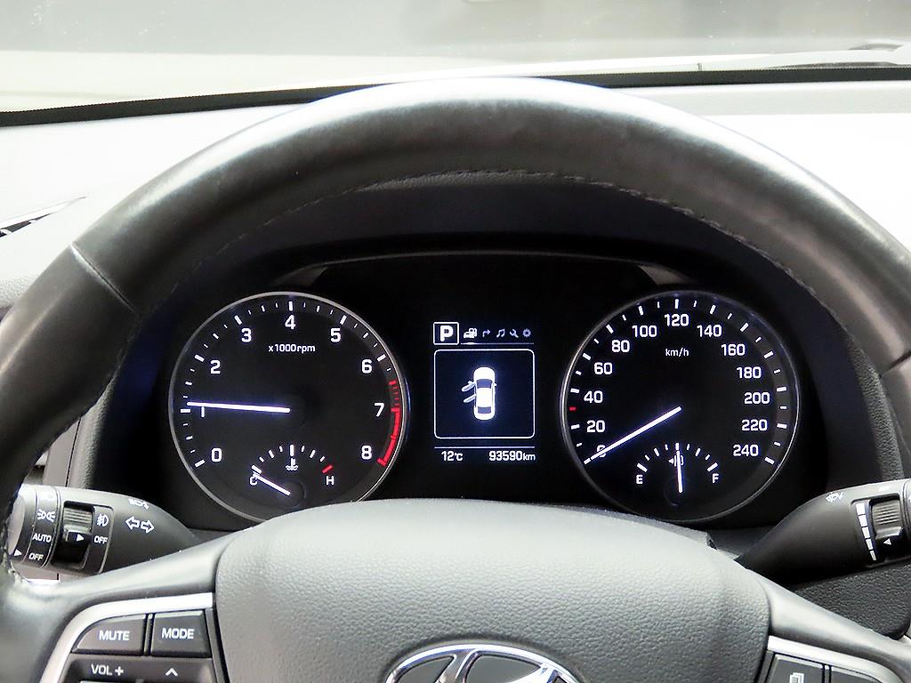 HYUNDAI Avante - Vista 6