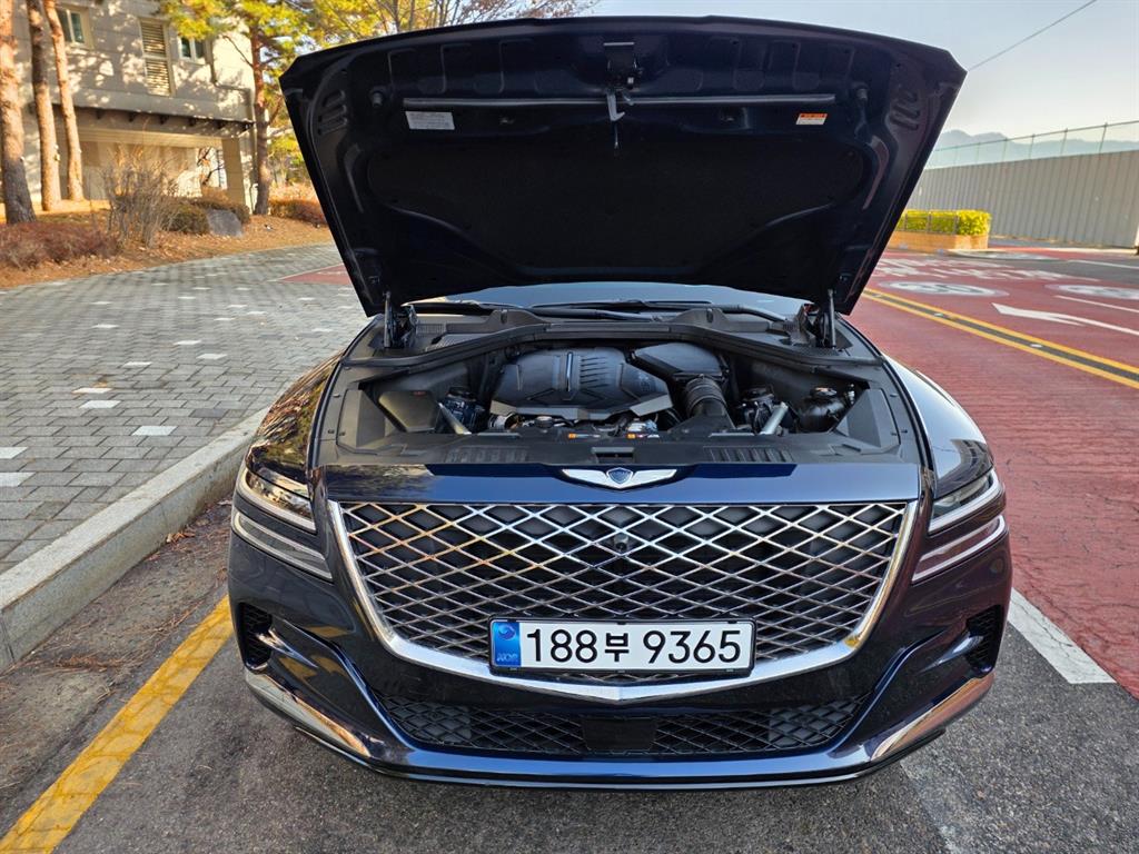 Genesis GV80 - Vista 8